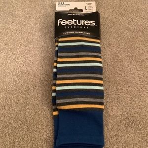 FEETURES MENS CUSHION CREW SOCKS GRAY MULTI STRIPE NWT size Large